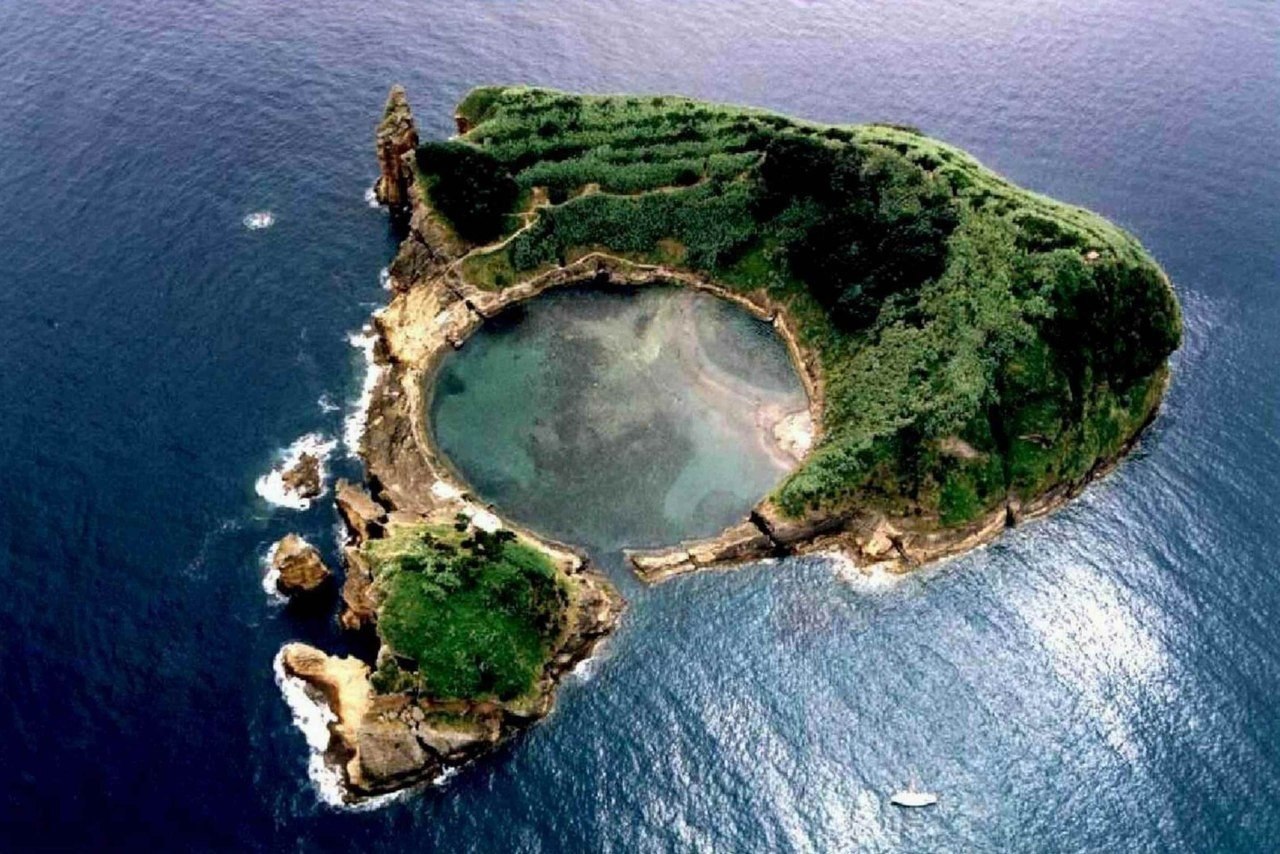 Остров Вила-Франка (Азорские острова) Португалия.