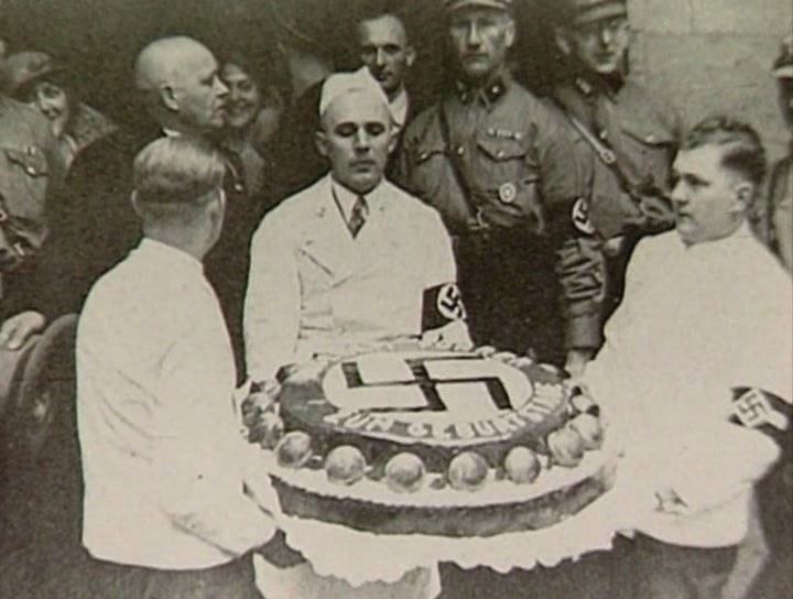 День рождения гитлера 20 или 21 апреля. Торт Адольфу Гитлеру с Баку. День рождения фюрера.