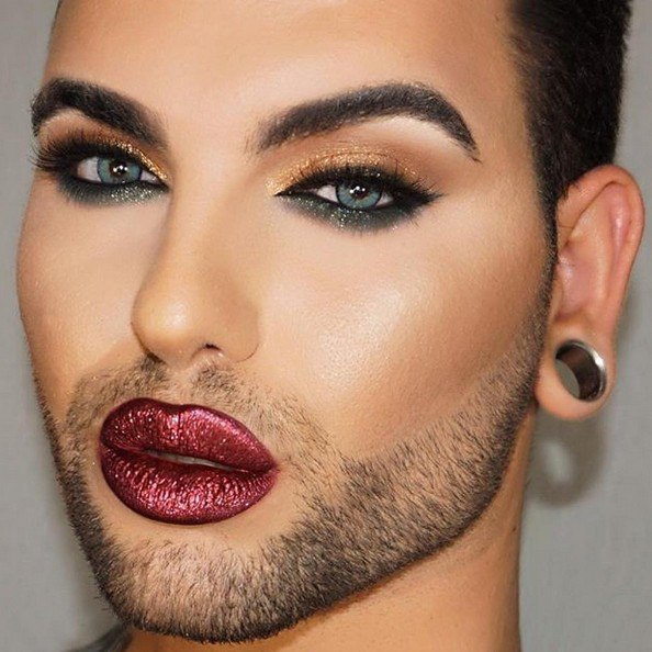 Gay men that wear lip gloss