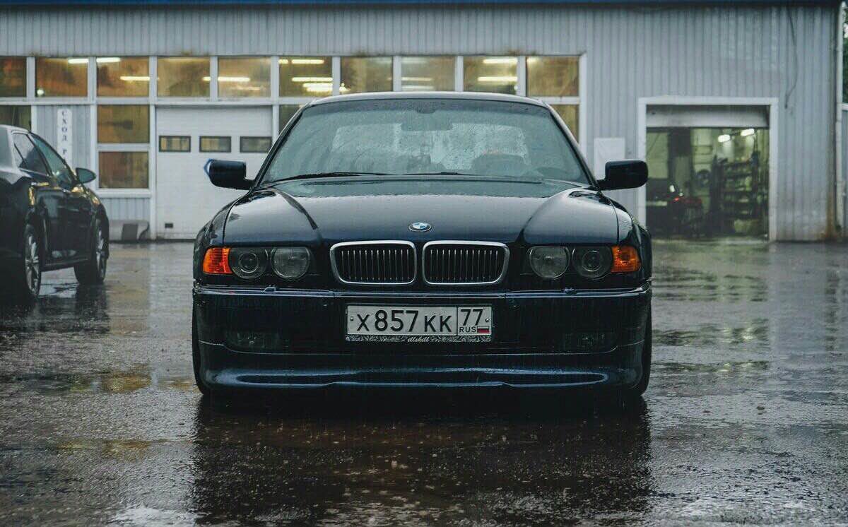 BMW 7 e38 черная