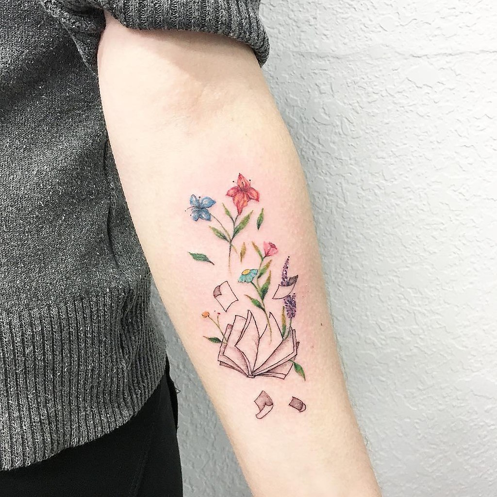 Цветы тату на руке женские небольшие