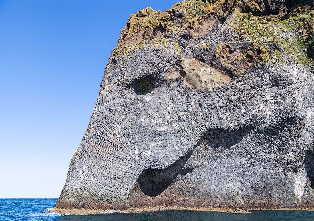 Скала слон в Исландии