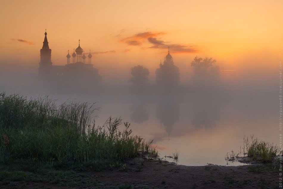 Церковь на закате