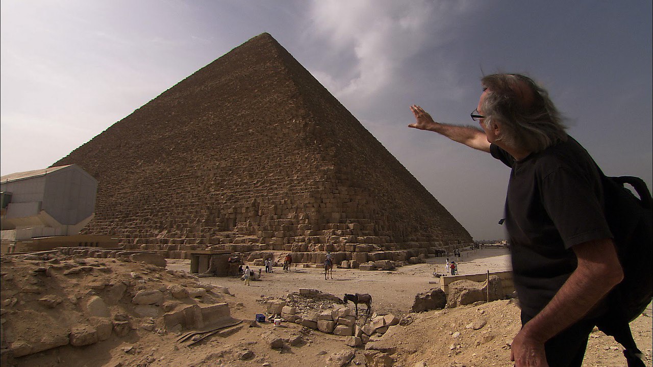 я на фоне египетских пирамид