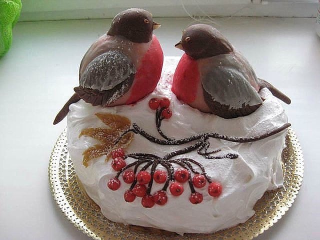 Торт с птичками из шоколада