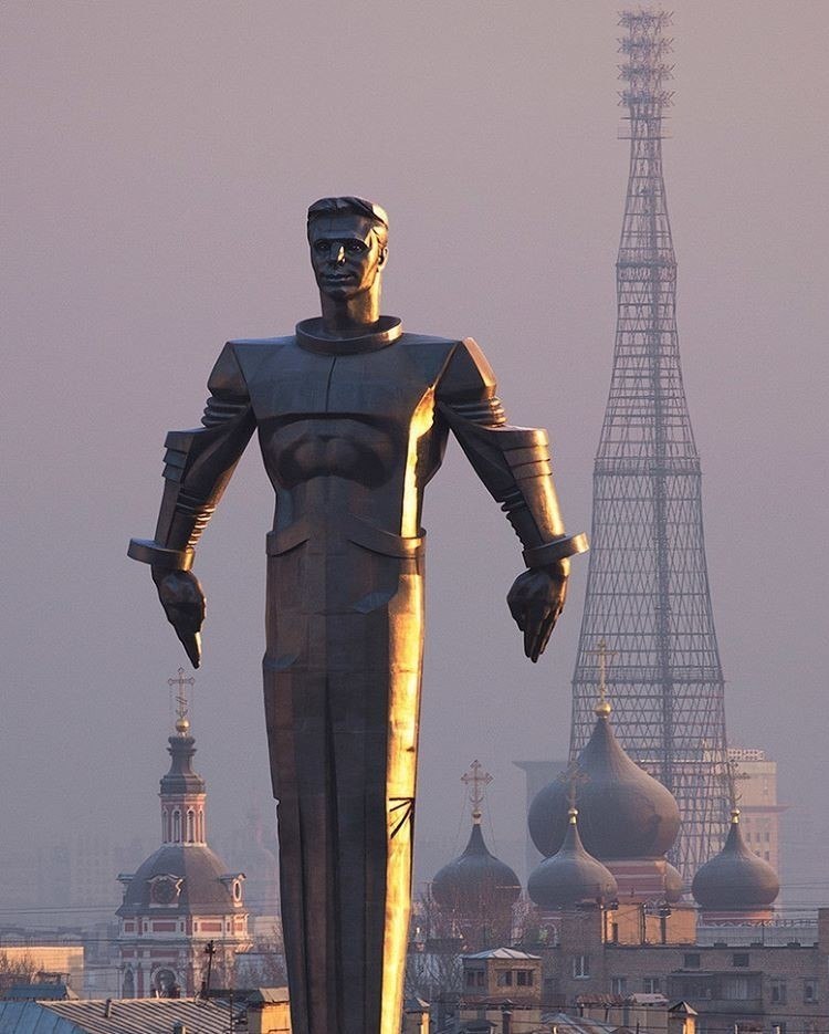 Памятник гагарину в москве на ленинском фото