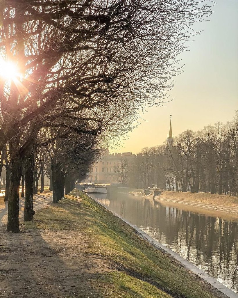 Весеннее солнце в городе. Марсовотполе и Лебяжья канавка. Весна в городе. Весна в Петербурге. Ранняя Весна в Петербурге.