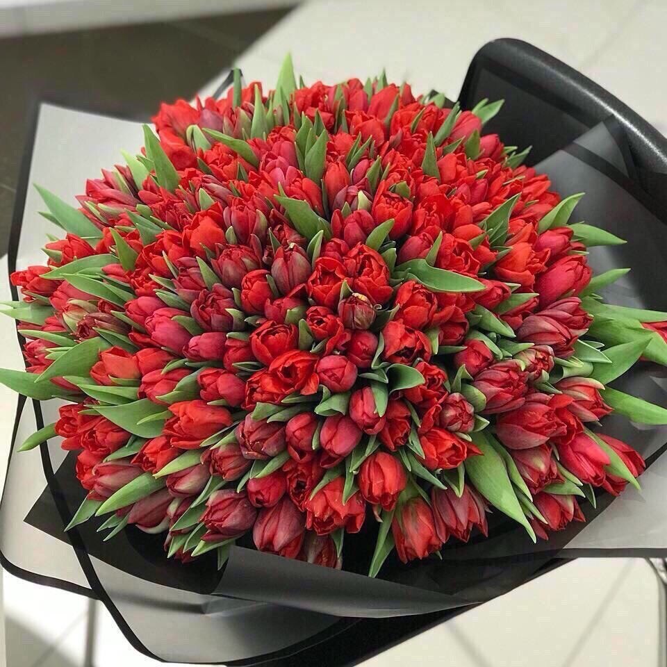 Дорогой букет тюльпанов