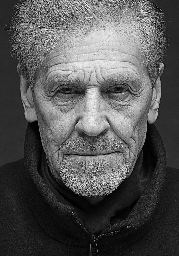 75 лет возраст мужчины. Пожилой мужчина. Мужской портрет. Лицо пожилого мужчины. Фотопортрет пожилого мужчины.