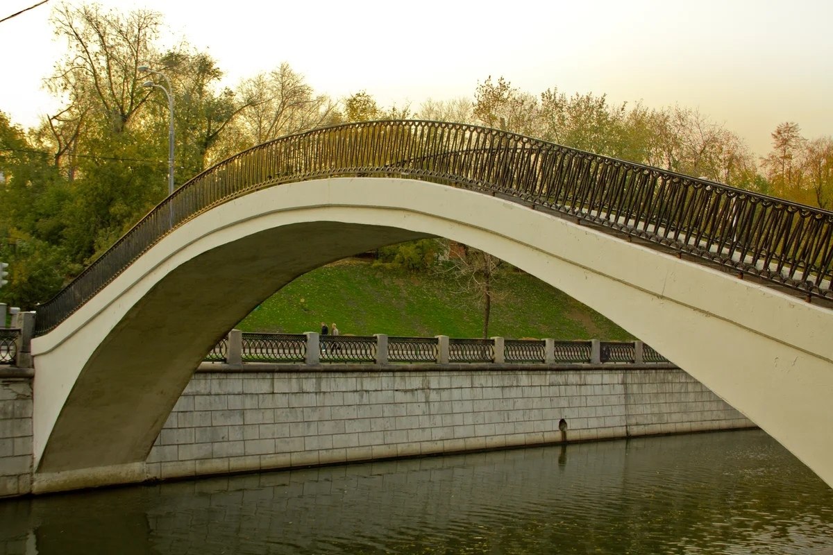 Горбатый мост москва