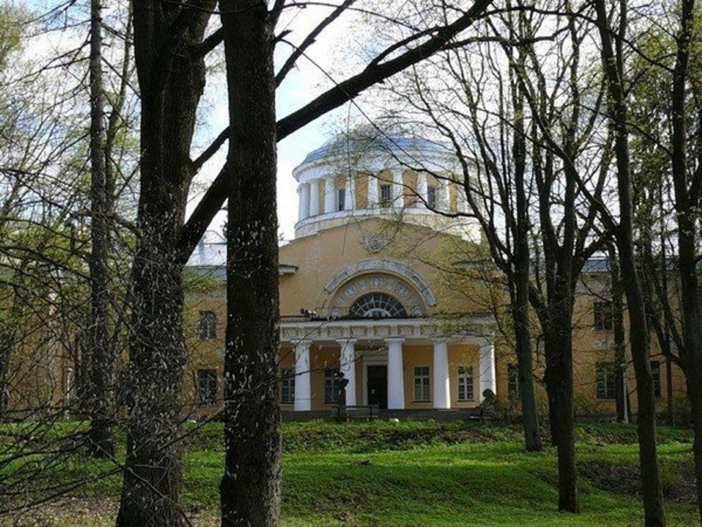 Дворец в шуваловском парке