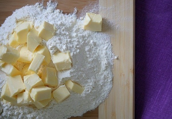 Пирог со смородиной.Ингредиенты:Разрыхлитель — 1 ч. л.Соль — 1 щепотка Яйцо — 3 шт.Крахмал — 1 ч. ... - 2