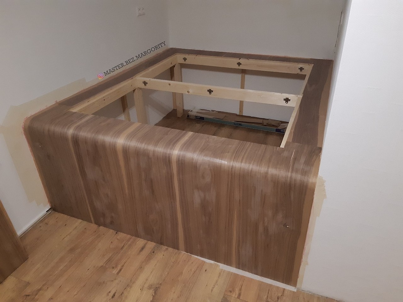 деревянный подиум под кровать