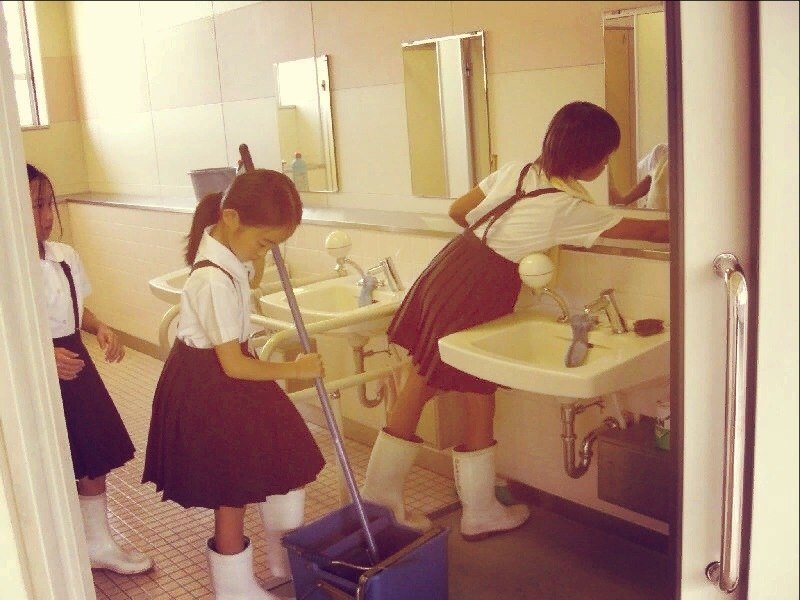 Фото школьниц в школьном туалете