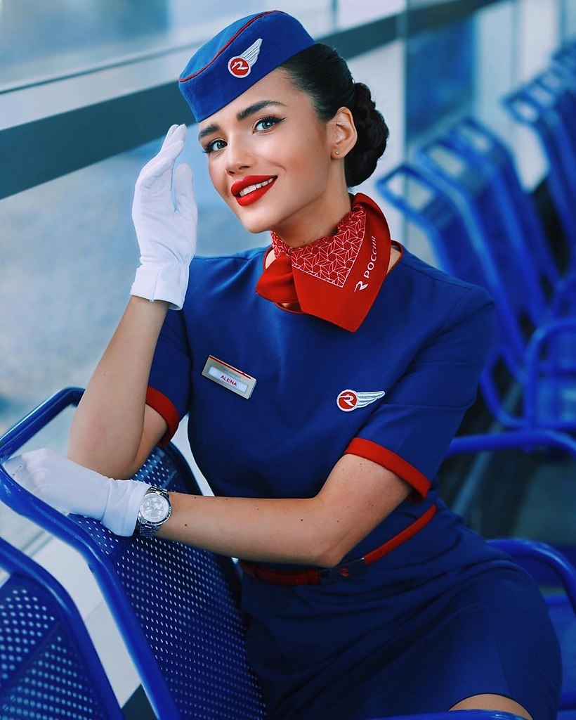 Красотка Алена Глухова, наверное, самый известный бортпроводник авиакомпани...