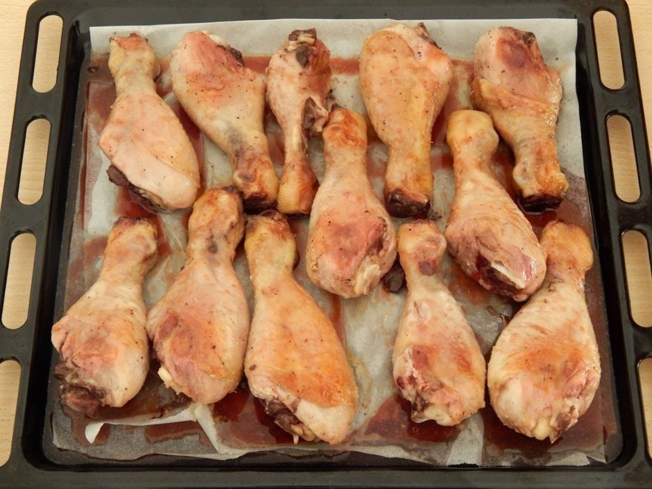 Сколько по времени жарится курица. Куриные ножки. Голень куриная. Куриные голени в духовке. Голень курицы в духовке.