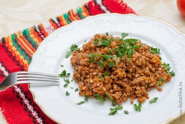 ТОП-6 ВКУСНЕЙШИХ БЛЮД С ГРЕЧКОЙ.1. Гречка-по купеческиИНГРЕДИЕНТЫ: 300-400 гр. мяса 1 стакан гречки ... - 5