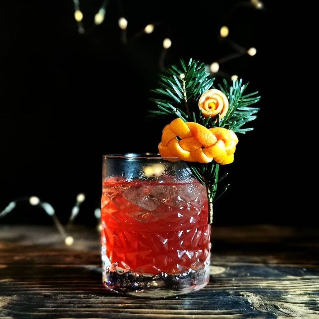 Я коктейль приготовлю друзьям, Посидим, пообщаемся ... - Cheers ...