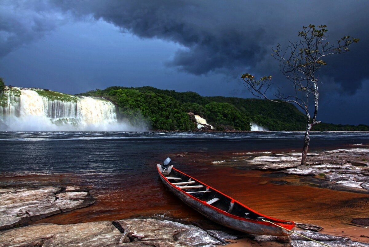 Природные особенности венесуэлы. Национальный парк Канайма. Национальный парк Кана Венесуэла. Парк Канайма Южная Америка. Водопад Канайма.