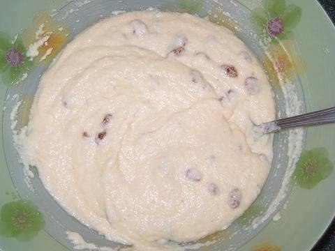 Манник с изюмом.Нам потребуется:-1 стакан манной крупы -1 стакан кефира -0.5 стакана сахара -80 гр. ... - 2