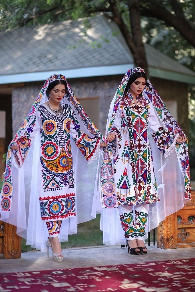 Платья узбечек таджичек