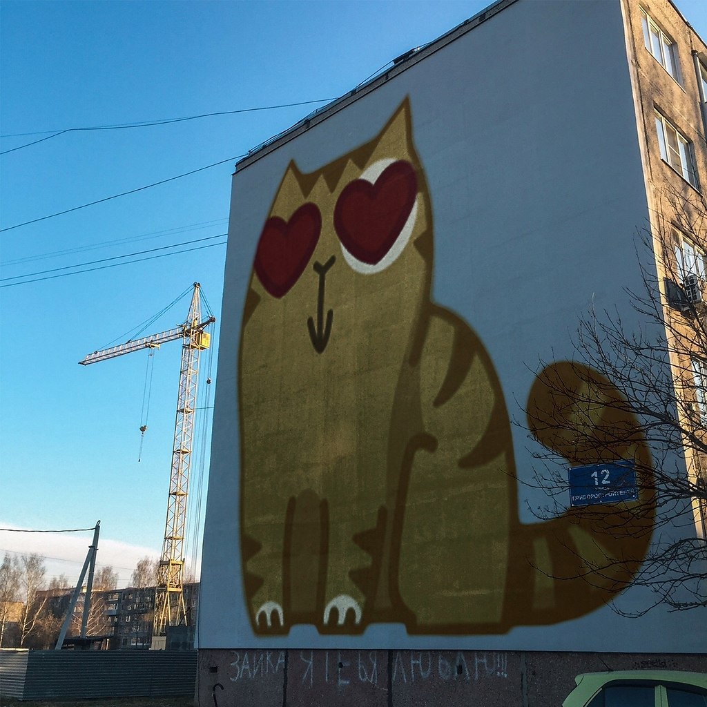 Котики на стенах зданий в Москве