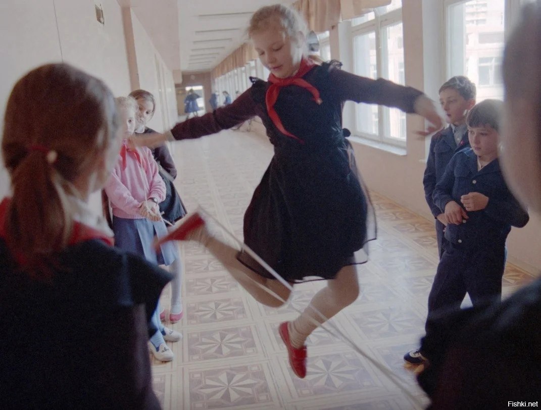 Советские школьники на перемене