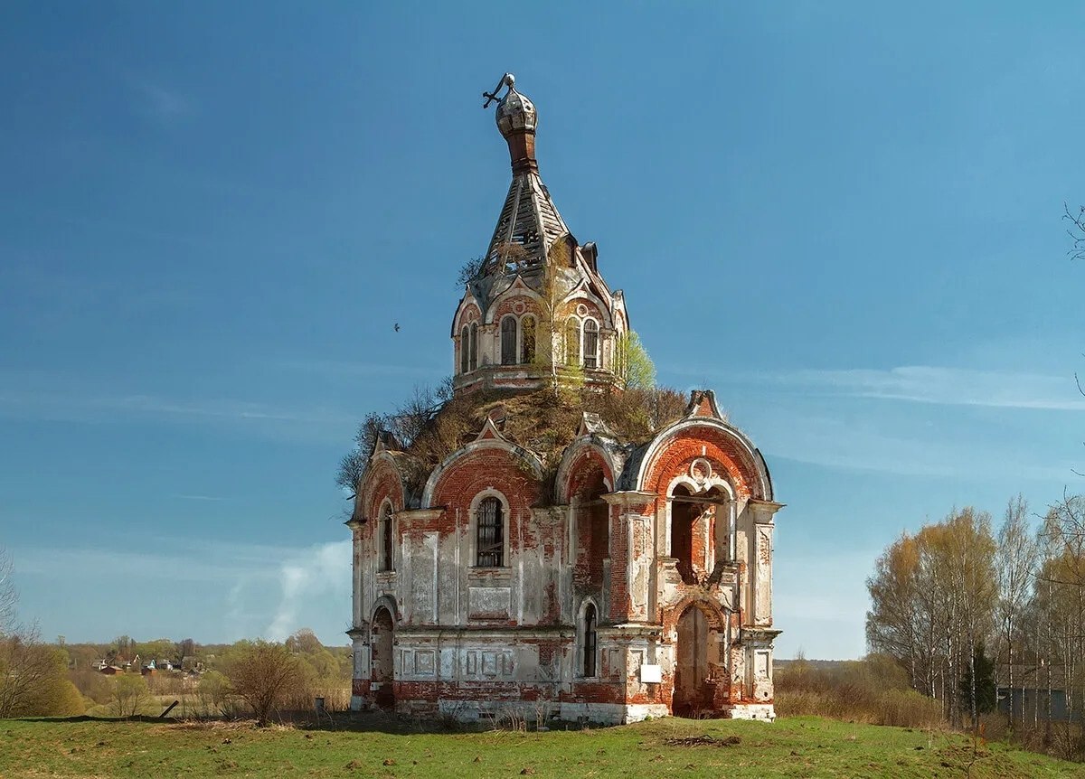 Какого года церковь. Гурьево Воскресенское заброшенный храм. Храм Гурьево Старицкий район Тверская область. Разрушенные церкви Старицкого района. Заброшенные храмы Старицкого района.