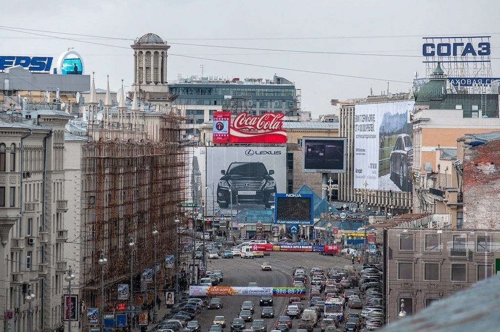 Москва с рекламой и без