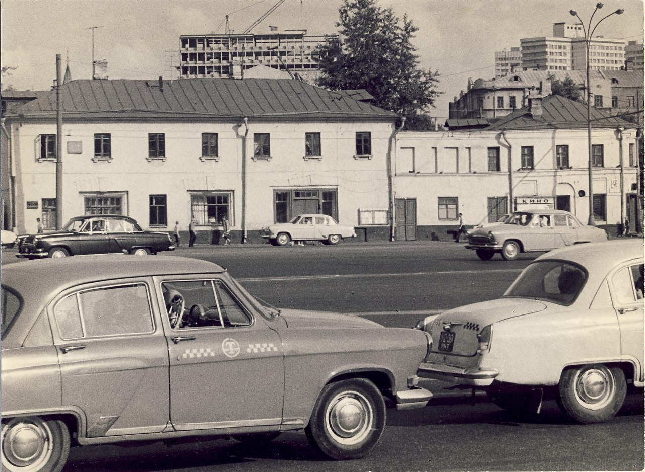 первые такси в москве