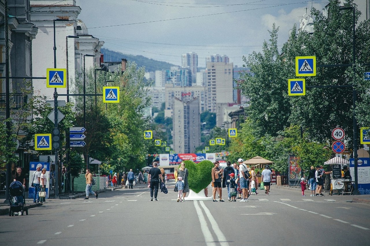 30 покажи. Дождь в Красноярске сегодня. Красноярск ночью.