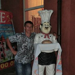 Aleksandr, 42, 