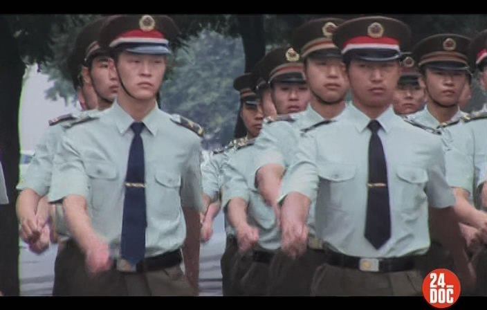   :  . (China vs USA, empires at war) 