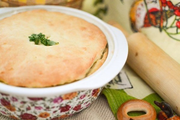 Пирог с цыпленком и грибами. Ингредиенты: Для опары: 100 мл теплой воды 1 ч. л. сухих дрожжей 1,5 ...