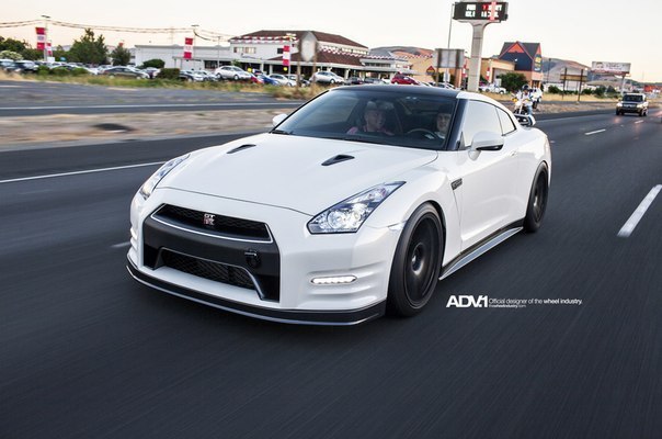 Nissan GT-R. - 4