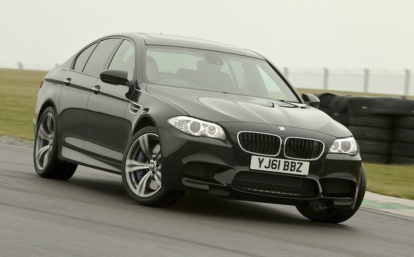 BMW M5 (F10). : 4.4 V8 : 560 ..  : 680   0-100: 4.4 . ...