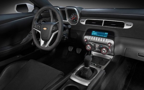 Chevrolet Camaro Z/28: пять вещей, о которых вы не знали.1. Бейдж Z/28 чуть не отправился на ... - 4