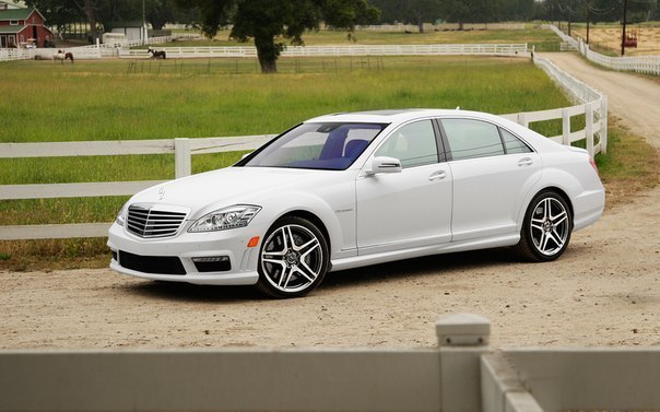 Mercedes-Benz S63 AMG.   (3)5461   (..)544   ...
