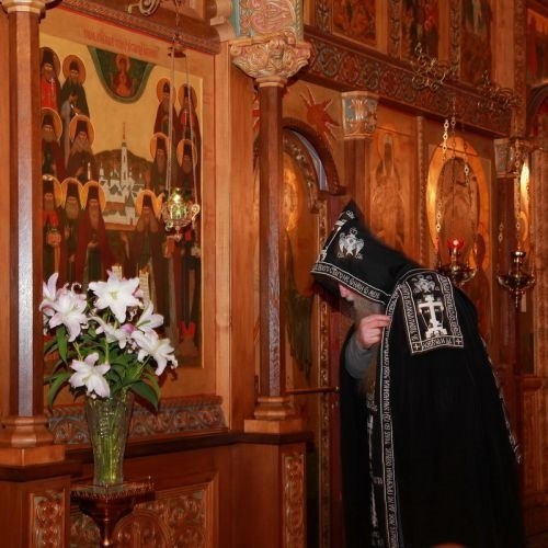 Желание святого.В давние времена жил один человек. Святость его была так велика, что ей удивлялись ...