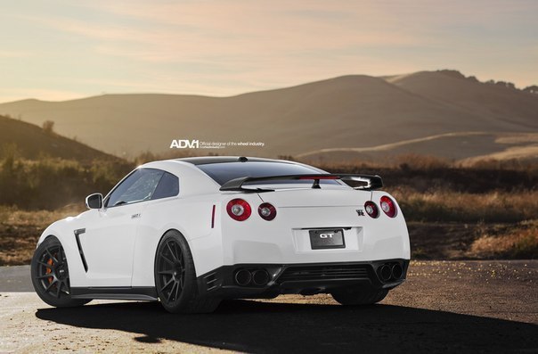 Nissan GT-R. - 2