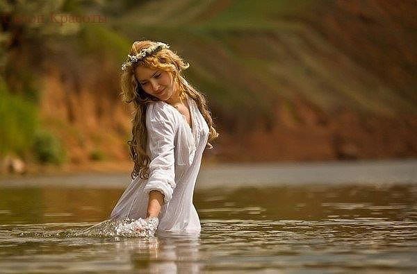 Самый красивый наряд для девушки - это счастье.. Носите его не снимая.
