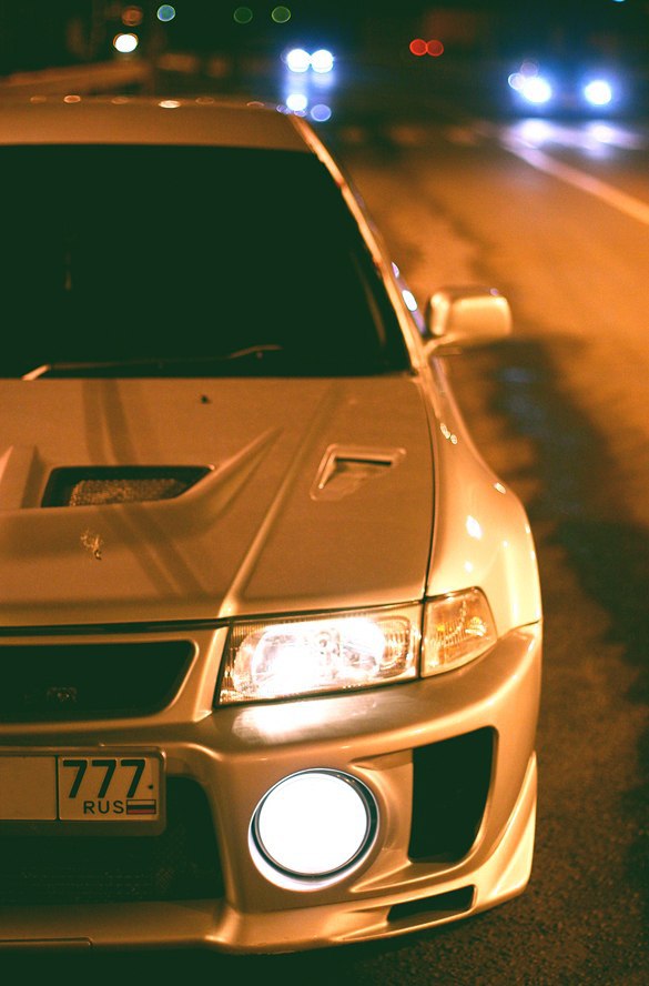 Mitsubishi Lancer Evolution V - 4