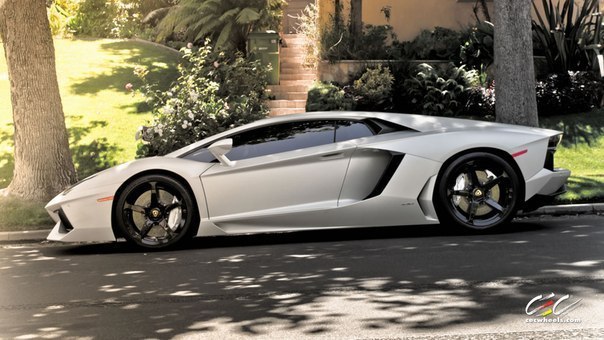 Lamborghini Aventador - 4