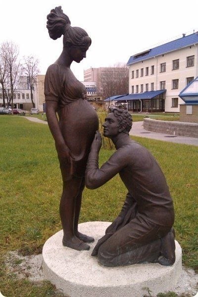     , . Monument pregnant woman in Minsk, Belarus.