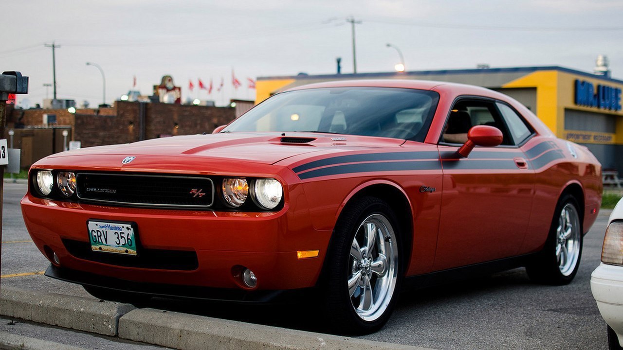 Dodge challenger srt-8