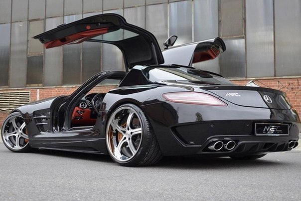 Mercedes-Benz SLS AMG