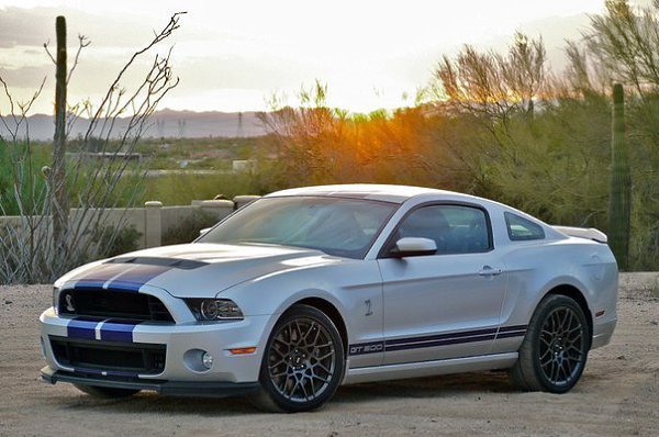 Ford Shelby GT500. Объем двигателя, куб.см: 5409 Тип двигателя: V8 Максимальная мощность, л.с.: 547 ...