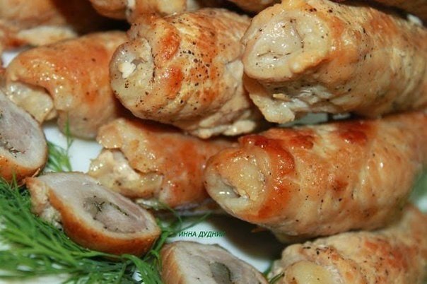 Рулетики. Ингредиенты: кусочек свинины-корейка(у нас называют отбивнушка)); кусочек сала; укроп; ...
