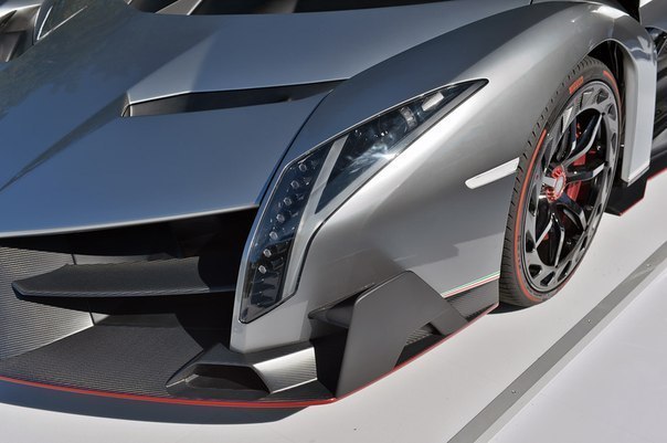 Lamborghini Veneno.  V12   6,5   750 ..    2,8 . ... - 3