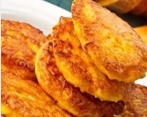 Котлеты из тыквы.Состав:1 кг тыквы3 картофеля1 морковь4 яйцамука, панировочные сухарисоль, перец по ...